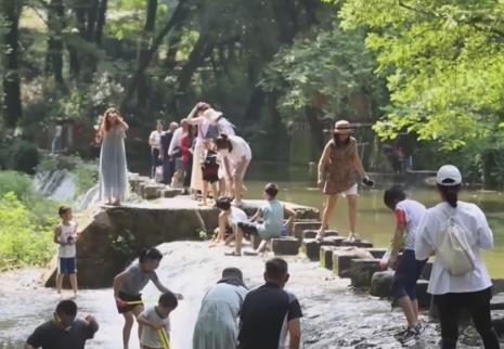 各地不斷“上新”打造夏季旅游新名片 “暑期經(jīng)濟(jì)”燃動(dòng)消費(fèi)“熱”力