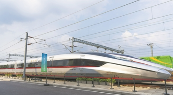 時(shí)速400公里，中國(guó)高鐵駛?cè)搿盁o(wú)人區(qū)”