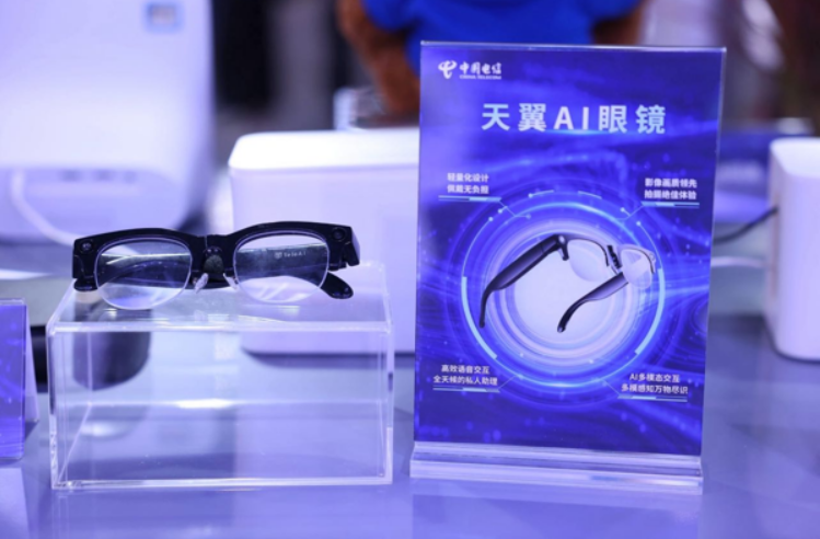中國(guó)電信天翼AI發(fā)布首款A(yù)I眼鏡 星辰大模型開啟第一視角智能交互新時(shí)代