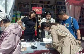 小印章撬動(dòng)大流量 “跑章熱”丈量文化消費(fèi)新路徑