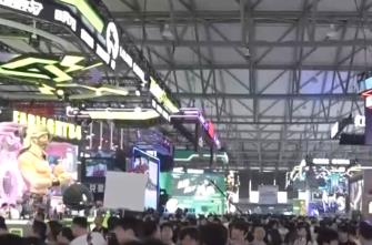 一票難求，火爆！動(dòng)漫經(jīng)濟(jì)與傳統(tǒng)產(chǎn)業(yè)跨界融合 “情緒消費(fèi)場(chǎng)”撬動(dòng)經(jīng)濟(jì)新支點(diǎn)