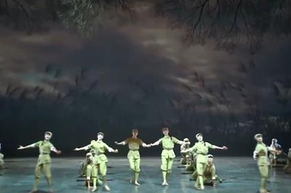 暑期紅色題材演出市場(chǎng)火熱 “東方美學(xué)+歷史文化”圈粉年輕觀眾引發(fā)觀演熱潮？