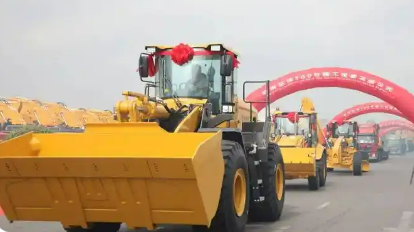 為全球市場提供“中國方案” 山東臨工首批300臺設(shè)備揚(yáng)帆非洲 