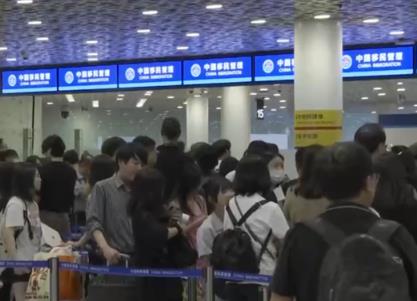 簽證便利化、“避暑游”“夜經(jīng)濟(jì)”釋放吸引力 “中國游”成暑期“熱”體驗(yàn)