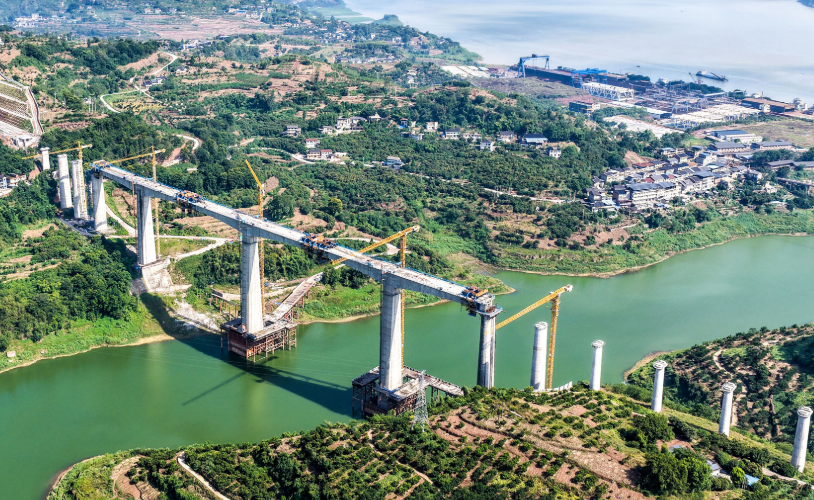 渝萬高鐵渠溪河雙線特大橋合龍