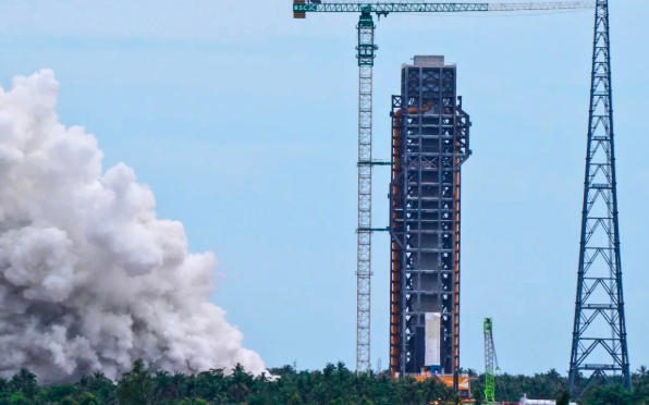 我國新一代載人運(yùn)載火箭長征十號首次系留點火試驗取得圓滿成功