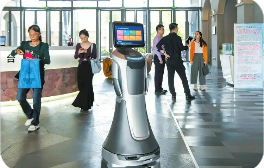 場景不斷拓寬 走入千行百業(yè) 機(jī)器人重構(gòu)消費(fèi)體驗(yàn)