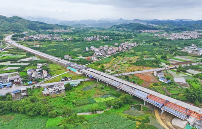 “數(shù)智化”助力！荔浦連線高速公路項目主線全線順利貫通
