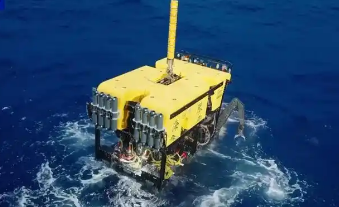 我國(guó)自主研制的6000米級(jí)深海無(wú)人遙控潛水器“海琴”號(hào)在南海成功海試
