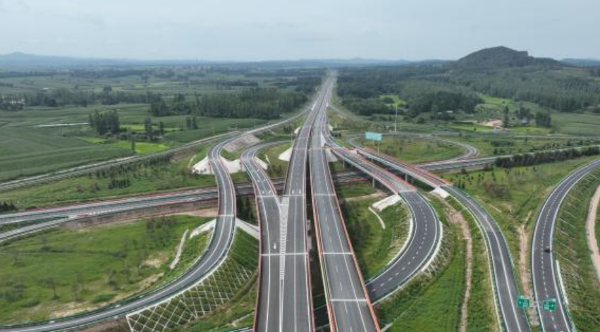 鐵科高速尚五段全線通車：織密東北交通網(wǎng) 串聯(lián)農(nóng)旅資源