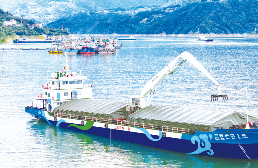 我國首艘內(nèi)河純電動清漂轉(zhuǎn)運船完成試航交付