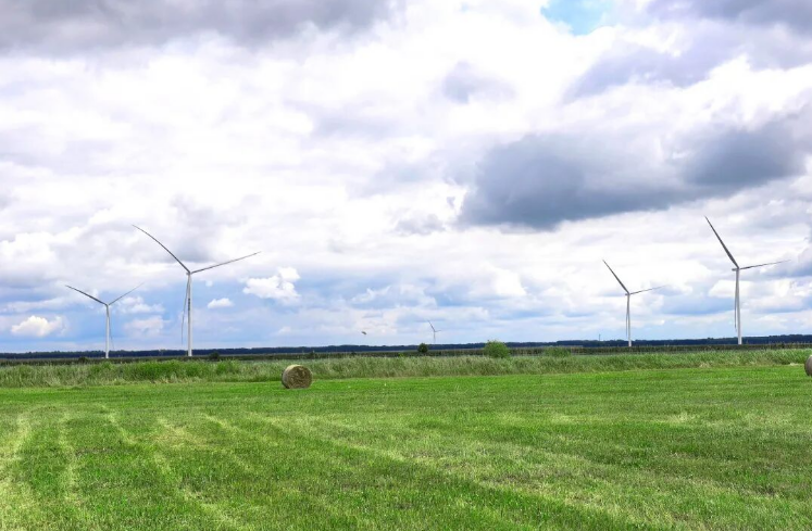 99臺(tái)！全球最大綠色氫氨醇一體化項(xiàng)目風(fēng)機(jī)吊裝完成