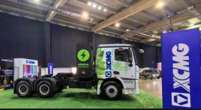 徐工新能源牽引車亮相智利展會(huì)