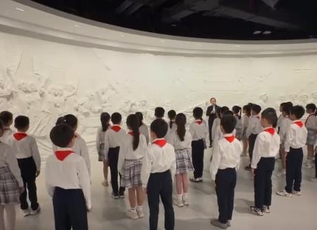 各地紅色場館迎來參觀熱潮 互動式體驗讓抗戰(zhàn)歷史“活起來”