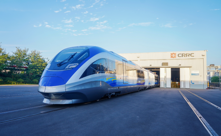 我國首列中國標(biāo)準(zhǔn)智能市域列車青島亮相