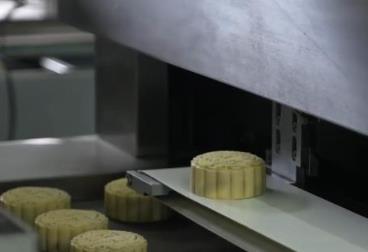 中秋月餅產(chǎn)銷兩旺！本地市場消費火熱 海外出口訂單激增