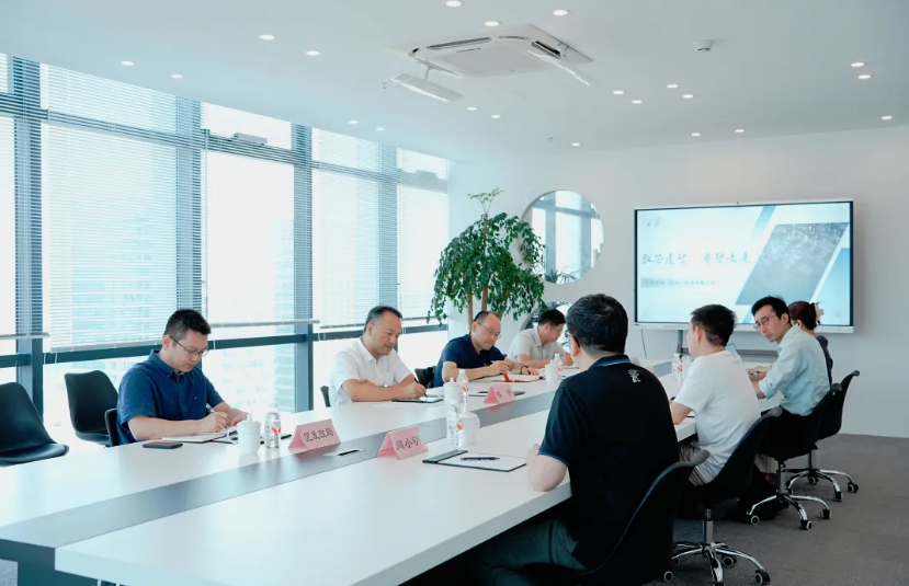 濱江區(qū)領(lǐng)導(dǎo)帶隊(duì)走訪中昊芯英，支持企業(yè)扎實(shí)推進(jìn)AI技術(shù)與實(shí)體經(jīng)濟(jì)深度融合
