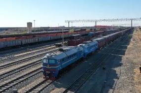 利用蒙古國寬軌卸后空敞車裝運 二連浩特鐵路國際物流蘭炭專列首發(fā)