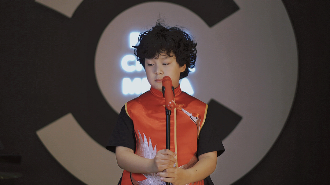 時(shí)尚承載責(zé)任：小鶴鶴“潮享日”公益秀矚目京城，少年龔喜演繹東方大美