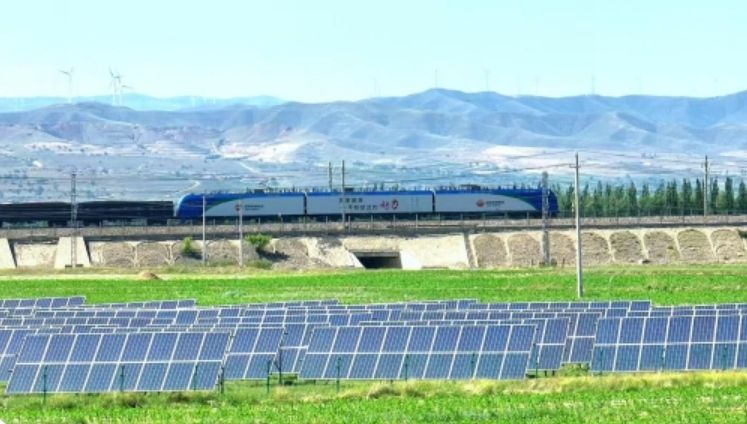 我國(guó)首條綠色供能鐵路項(xiàng)目正式投運(yùn)