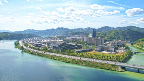 理想華萊：以黑茶產(chǎn)業(yè)精準(zhǔn)幫扶，驅(qū)動(dòng)鄉(xiāng)村經(jīng)濟(jì)新飛躍