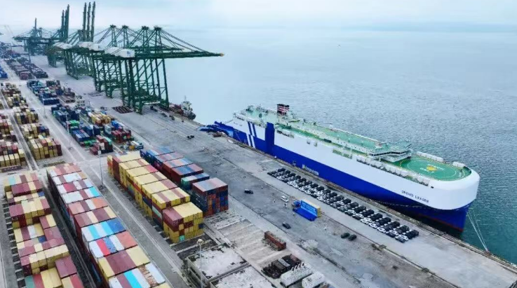 7000車位“蘭花領(lǐng)袖”號(hào)汽車滾裝船首航福建省福州港江陰港區(qū)