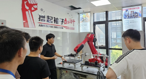 手握本科學(xué)歷，這些年輕人為何選擇“反向深造”？