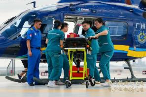 構(gòu)建低空醫(yī)療救援網(wǎng)，廣州已建立26條無人機(jī)運(yùn)輸航線、17家醫(yī)院設(shè)直升機(jī)起降點(diǎn)