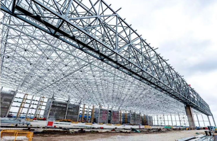 亞洲最大機(jī)庫網(wǎng)架平穩(wěn)就位