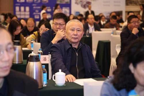 2025年零碳礦山太原論壇，君發(fā)科技董事長楊君廷分享瓦斯全濃度利用實踐