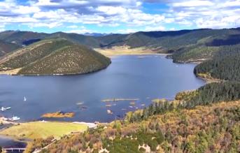 特色賞秋帶動(dòng)旅游市場(chǎng)持續(xù)火熱