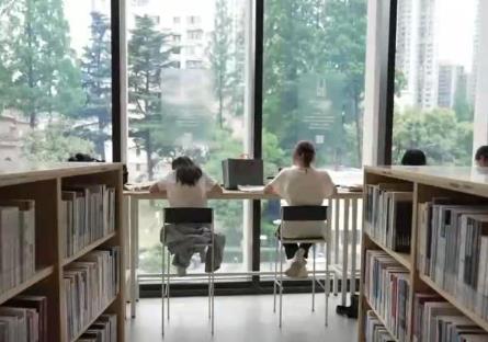 緩解“一座難求”，各地圖書館使出“暖心招”！服務(wù)升級提升讀者體驗