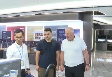 廣交會“圈粉”全球客商 多家企業(yè)迎外商“探廠”洽談熱