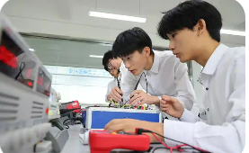 大學(xué)生“回爐”再造，職教“逆流”成新潮