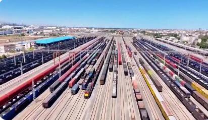 從“零的突破”到“集群發(fā)展” 新疆自貿(mào)試驗(yàn)區(qū)貫通產(chǎn)業(yè)發(fā)展新“動(dòng)脈”