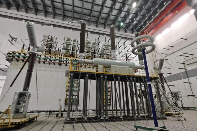 國際首臺(tái)800千伏80千安斷路器通過國家級(jí)鑒定