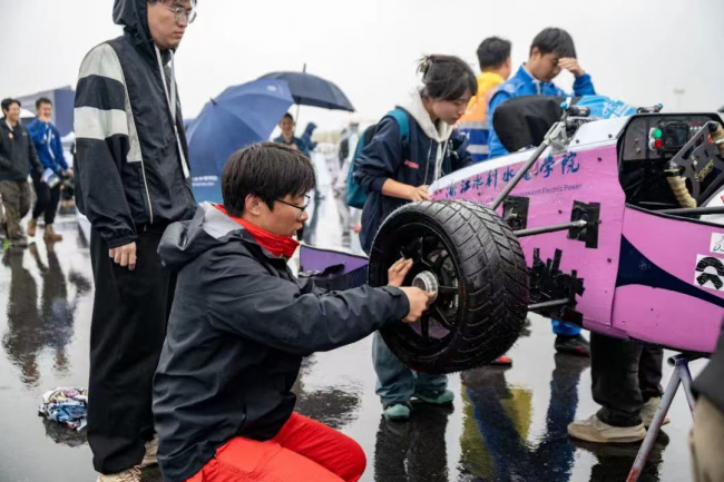 以創(chuàng)新補(bǔ)短板，用青春創(chuàng)未來