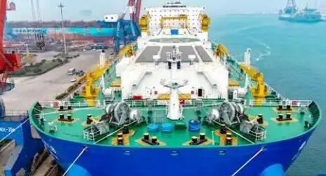 十五萬(wàn)噸級(jí)智慧漁業(yè)養(yǎng)殖工船“國(guó)信1號(hào)2-2”青島交付