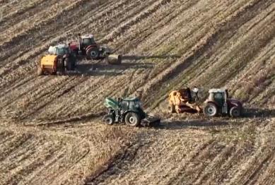 “關(guān)鍵技術(shù)+精準(zhǔn)服務(wù)”落實(shí)到田間地頭 智慧農(nóng)業(yè)“加速跑”夯實(shí)糧食生產(chǎn)基礎(chǔ)