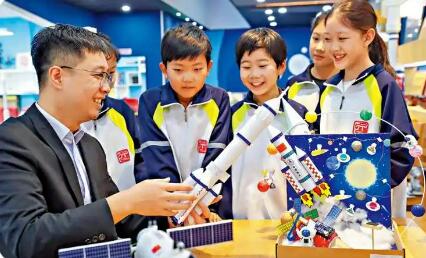 分類推進·學科融通·學用結合——教育部新聞發(fā)布會聚焦加強中小學科技教育