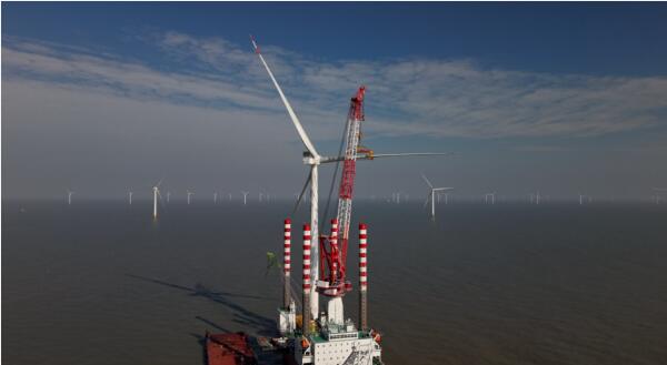 我國離岸距離最遠(yuǎn)海上風(fēng)電項目全部風(fēng)機吊裝完成