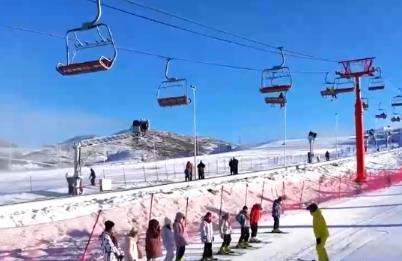 精細(xì)化貼心服務(wù)上“新” “冰雪經(jīng)濟(jì)”火熱文旅市場(chǎng)“熱氣”升騰