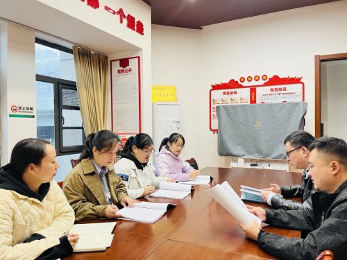 秋深暖意至 服務相伴行