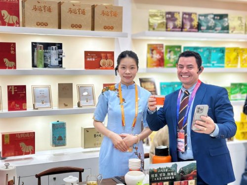 八馬茶業(yè)進(jìn)博會(huì)上展風(fēng)采，以東方茶香搭建國(guó)際交流橋梁