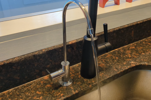 哪個(gè)牌子凈水器比較專業(yè)？解鎖高效凈水新體驗(yàn)！