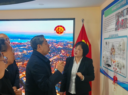 全國(guó)政協(xié)常委馬建堂蒞臨龍湖調(diào)研“呼援通”智慧養(yǎng)老新模式