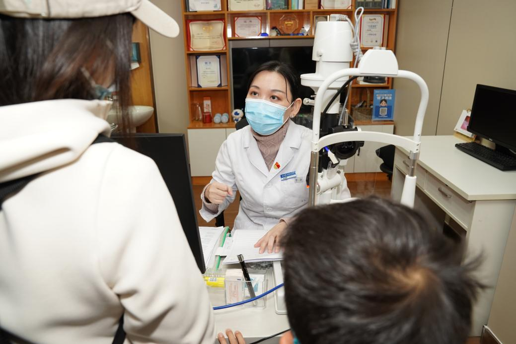 廣州近視防控哪里好？12 歲娃 OK 鏡碎裂驚魂，廣州愛爾眼科守護(hù)兒童清晰 “視” 界