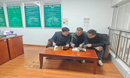 強(qiáng)化程序規(guī)范化意識(shí) 掀起法律法規(guī)專題學(xué)習(xí)熱潮