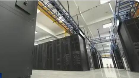 甘肅慶陽：從“輸油氣”到“算數(shù)據(jù)” 黃土地機(jī)房“編織”數(shù)字產(chǎn)業(yè)鏈