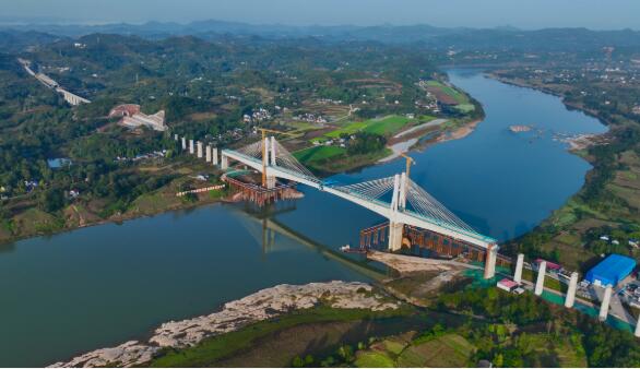 世界跨度最大成達(dá)萬高鐵渠江特大橋成功合龍